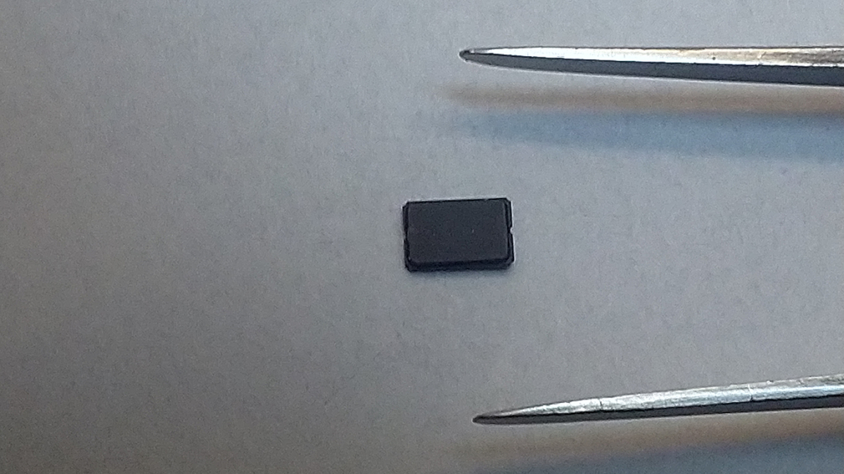 Miniature Crystal Oscillator Can Withstand Up To 200°c